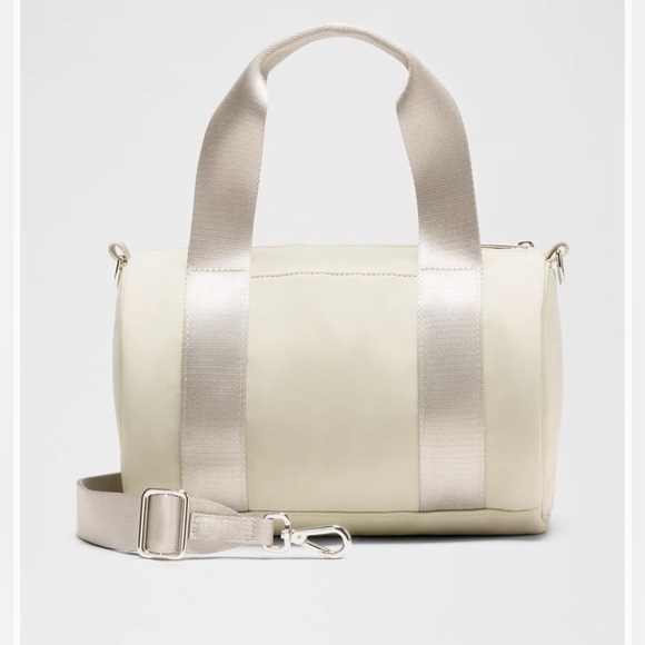 ๐๐ค Lululemon Knit Nylon Mini Barrel Duffle Bag - Raw Linen - Picture 3 of 3